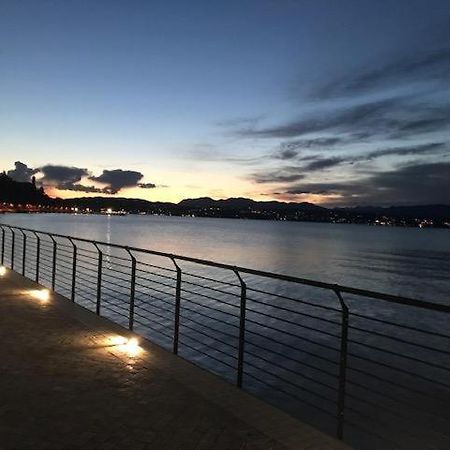 Doctor House Desenzano Apartment Desenzano del Garda Bagian luar foto