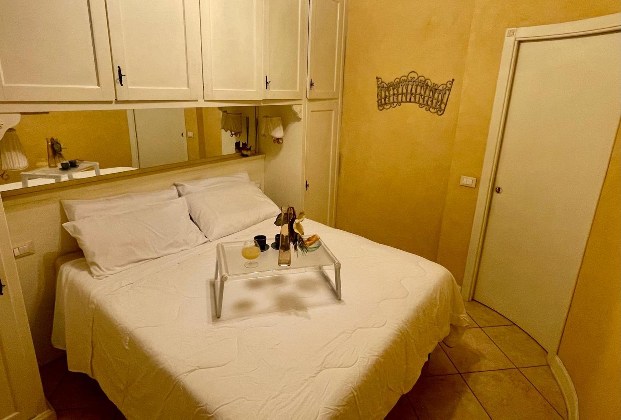 Doctor House Desenzano Apartment Desenzano del Garda Bagian luar foto