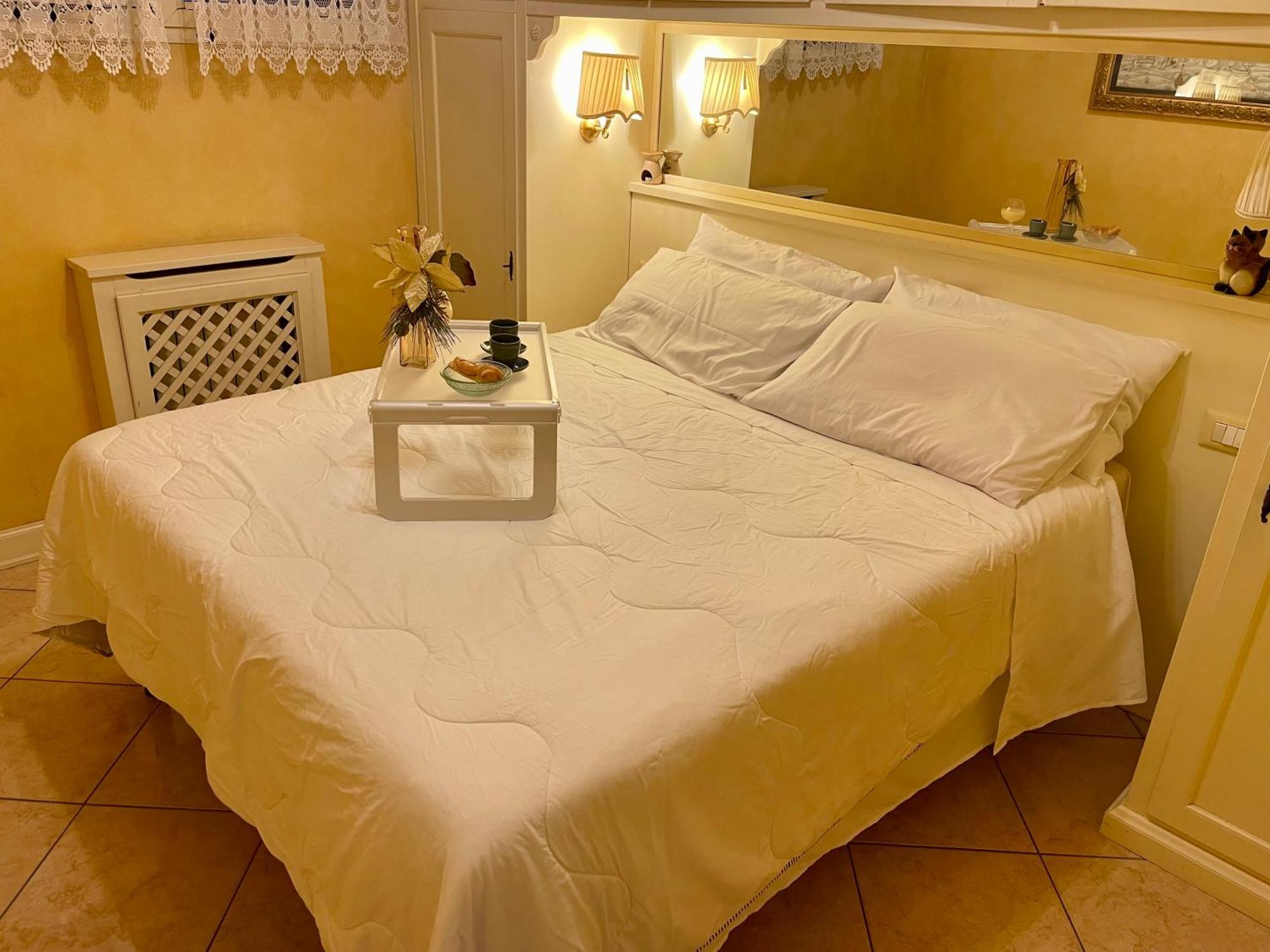 Doctor House Desenzano Apartment Desenzano del Garda Bagian luar foto