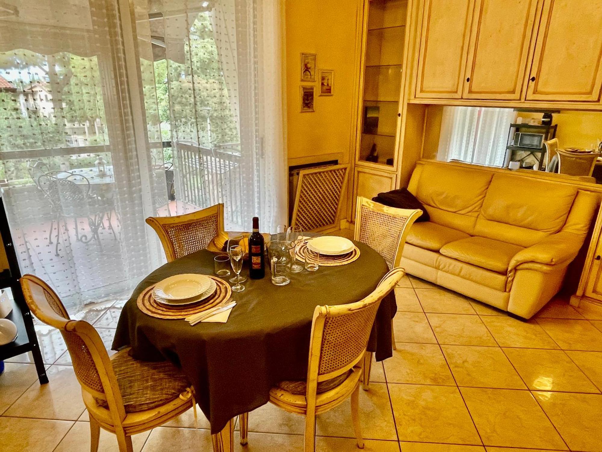Doctor House Desenzano Apartment Desenzano del Garda Bagian luar foto