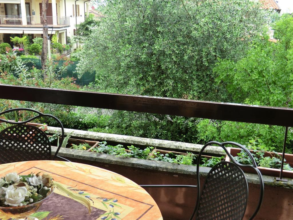 Doctor House Desenzano Apartment Desenzano del Garda Bagian luar foto
