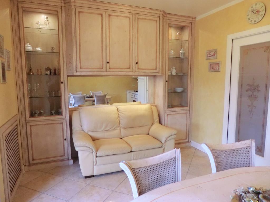 Doctor House Desenzano Apartment Desenzano del Garda Bagian luar foto