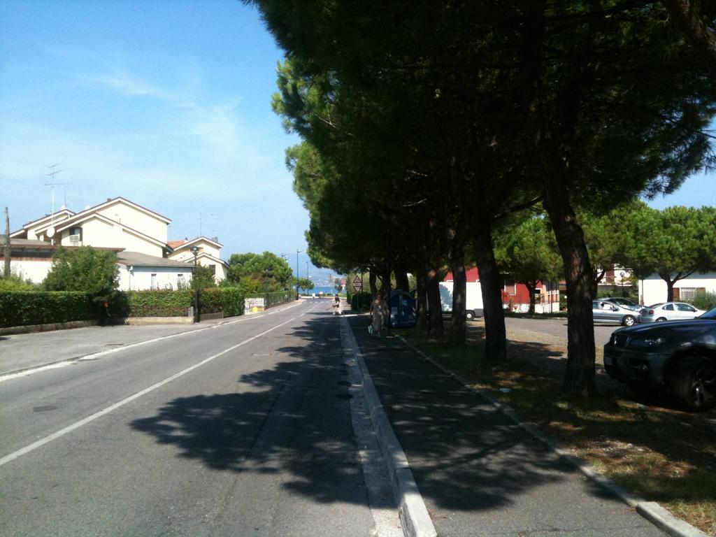 Doctor House Desenzano Apartment Desenzano del Garda Bagian luar foto