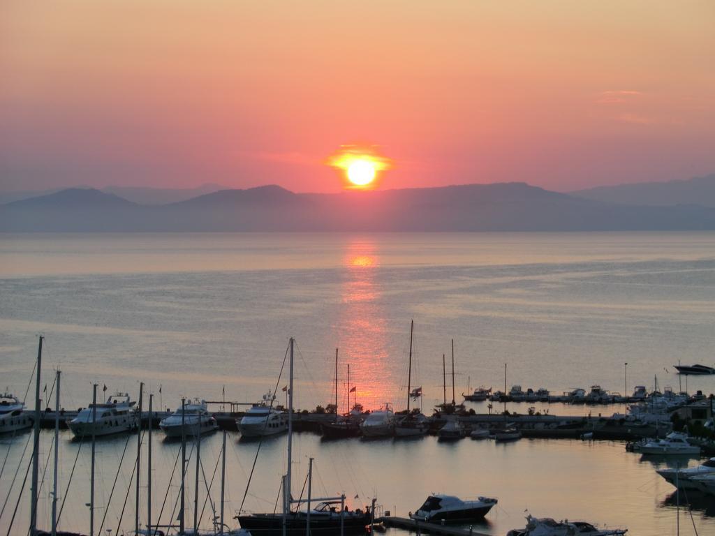 Doctor House Desenzano Apartment Desenzano del Garda Bagian luar foto