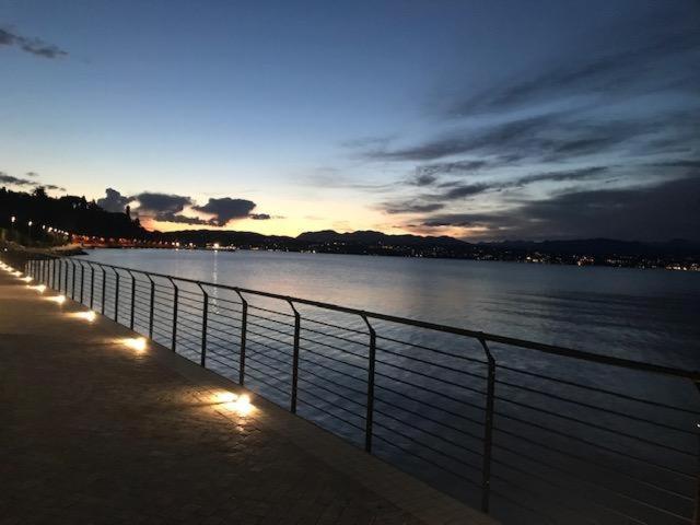 Doctor House Desenzano Apartment Desenzano del Garda Bagian luar foto